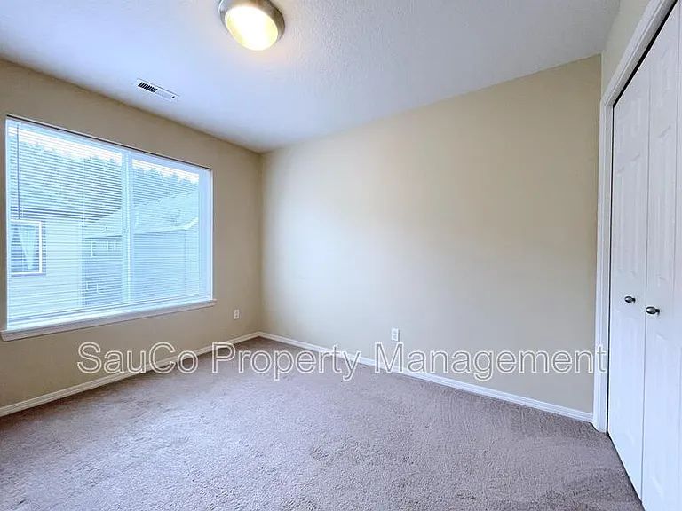 1146 SE Westerland St — Photo 16