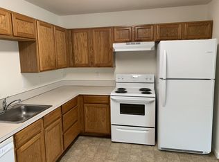 221 NW 3rd St APT 1, Newport, OR 97365