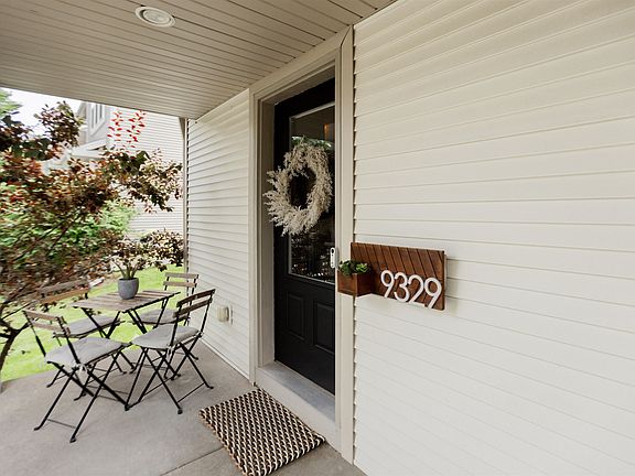 5th image of 9329 Briar Haven Dr