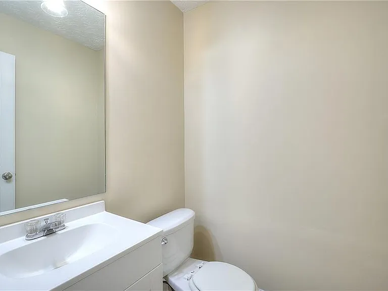 453 Tara Commons Cir — Photo 18