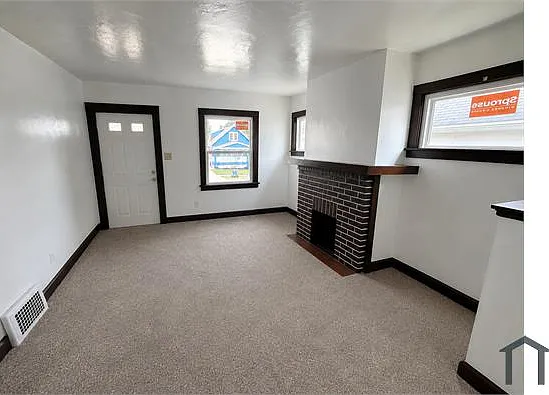 3 bed, 1356 sqft, $2,200 — Photo 3