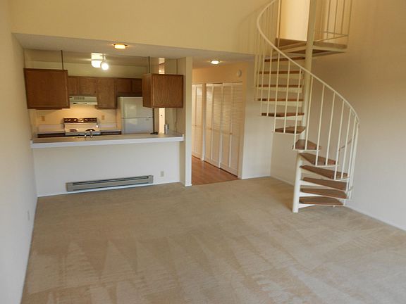 2nd image of 1685 Bayridge Way APT 213