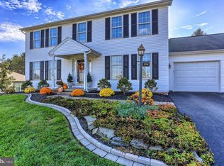 206 Sunset Cir, Red Lion, PA 17356