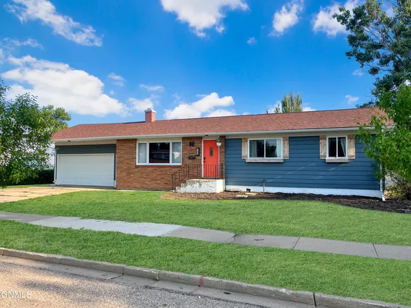 703 14th St W, Williston, ND 58801