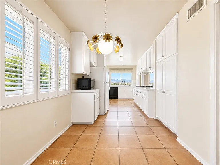23707 Sandalwood St — Photo 9