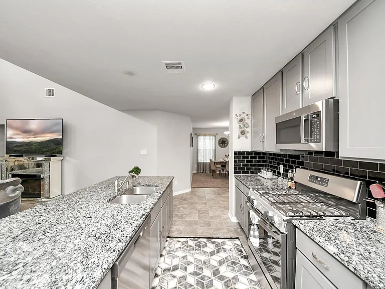 2918 Silverhorn Ln — Photo 19