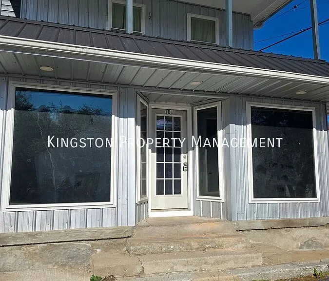 930 Holmes St #101 — Photo 2