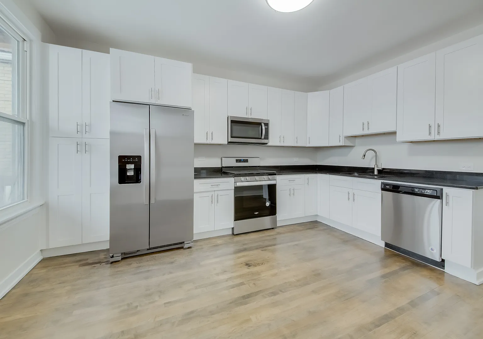 3 bed, $2,645 — Photo 3