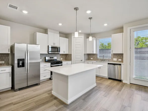 3105 Quiet Sunset Dr, Houston, TX 77080