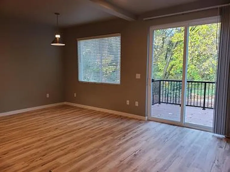 322 Bates St SW #B — Photo 8