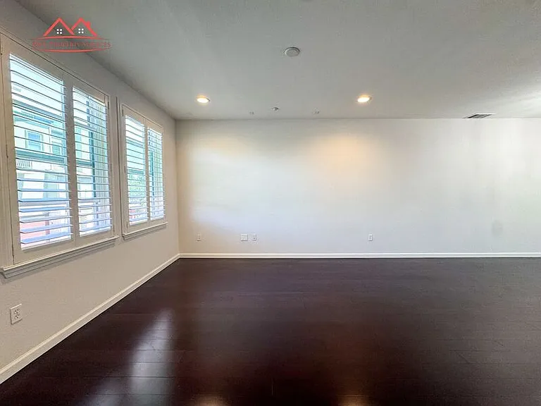 326 Bautista Pl — Photo 5