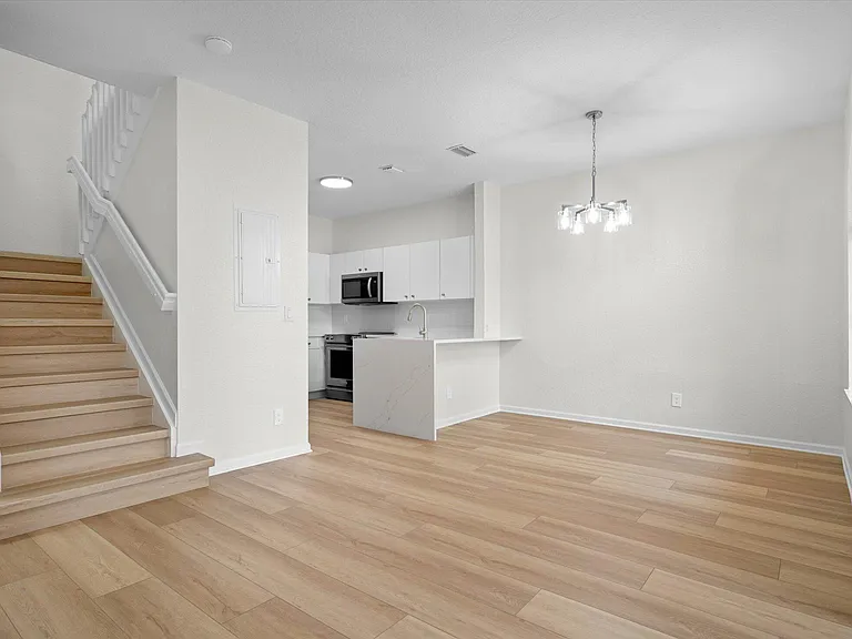 1204 Santa Catalina Ln — Photo 4