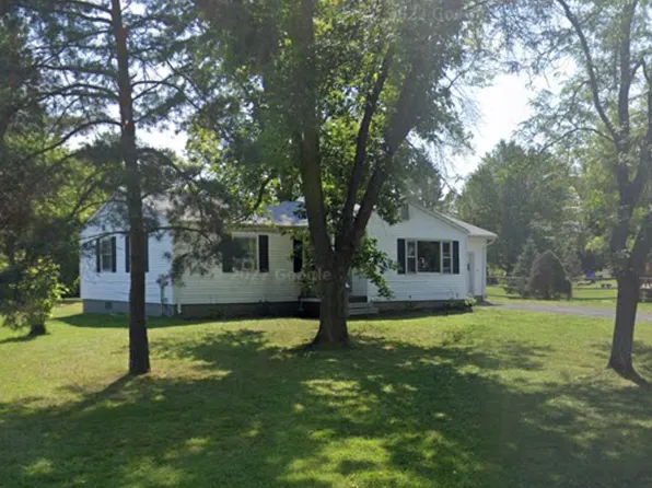 106 Pondview Dr, Amherst, MA 01002