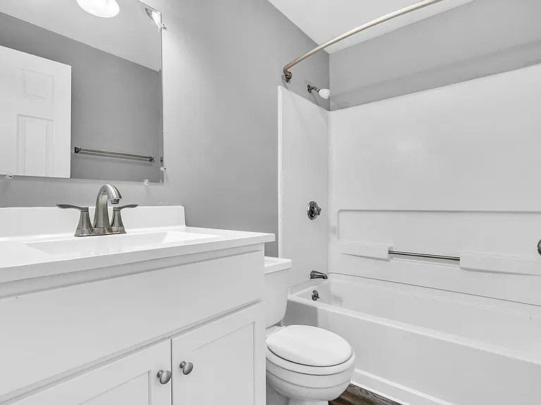 Tamarlane Apartments — Photo 19