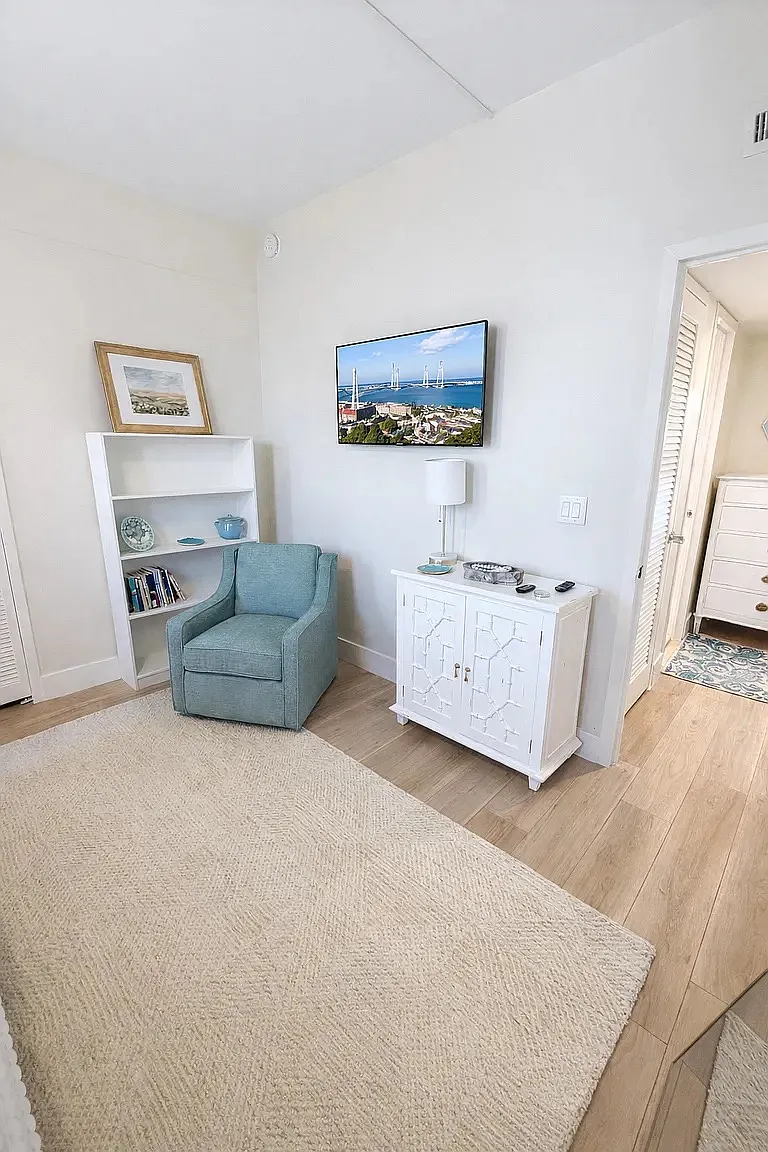 1 bed, 735 sqft, $2,750 — Photo 2