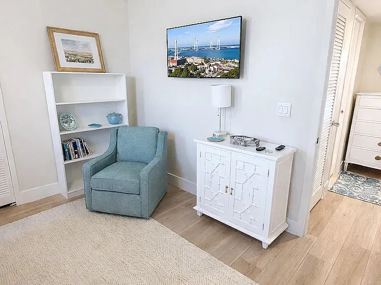 14 Lockwood Dr #1B — Photo 2