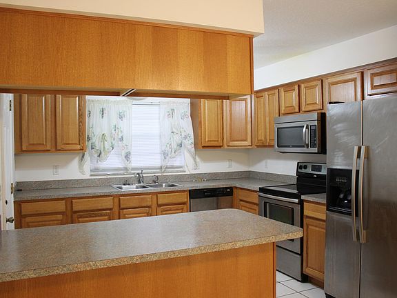 4th image of 2135 Fairlane Dr