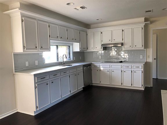 3rd image of 1021 Summerplace Ln