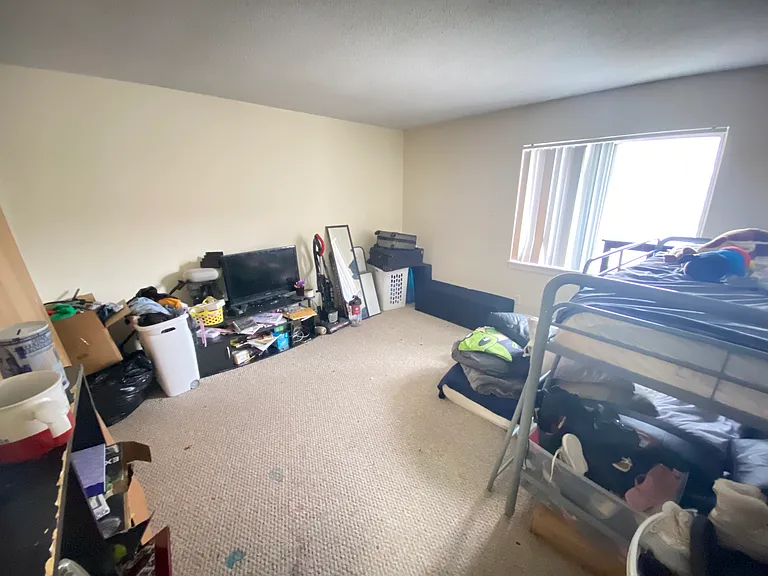 138 N Beacon St — Photo 16