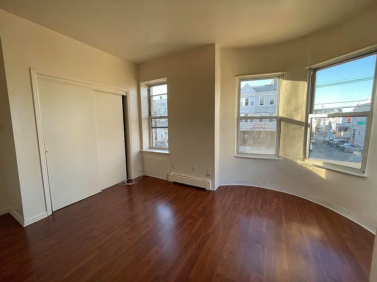 518-524 Kennedy Blvd #2E — Photo 1