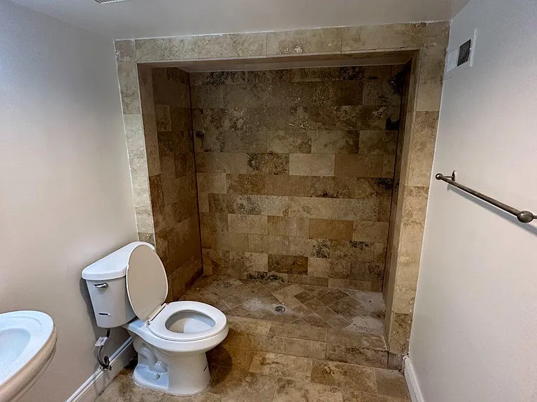 447 Lamont St NW — Photo 4