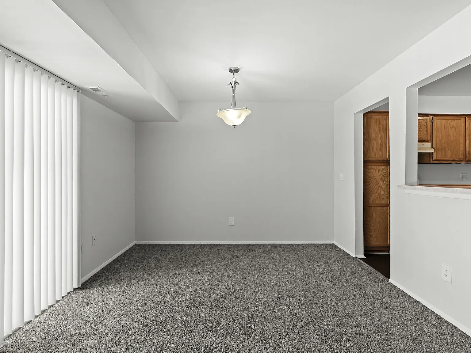Willow Tree Apartments — Photo 1