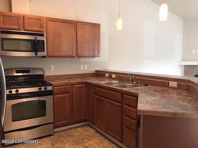 3 bed, 2.5 bath, 1456 sqft, $2,600 — Photo 3