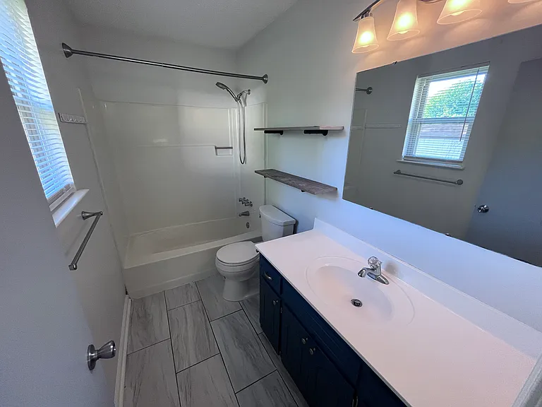 113 Cornwall Ct — Photo 30