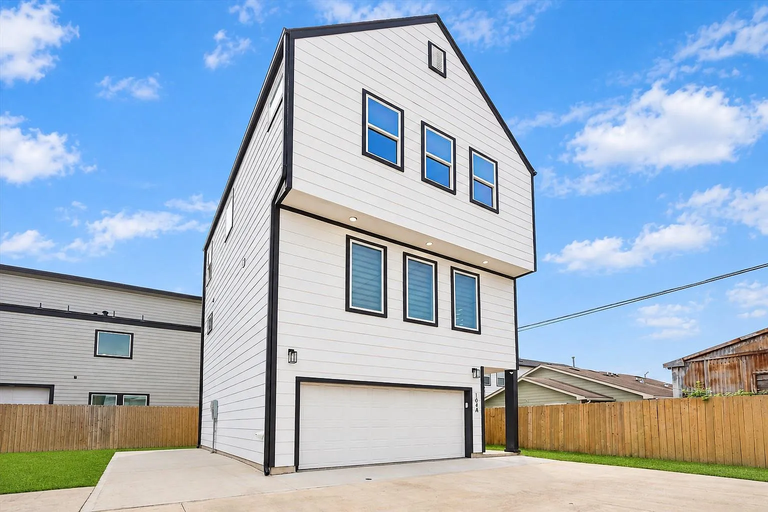 3 bed, 2.5 bath, 1585 sqft, $2,400 — Photo 1