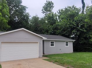 404 S Delaware St, Grove, OK 74344