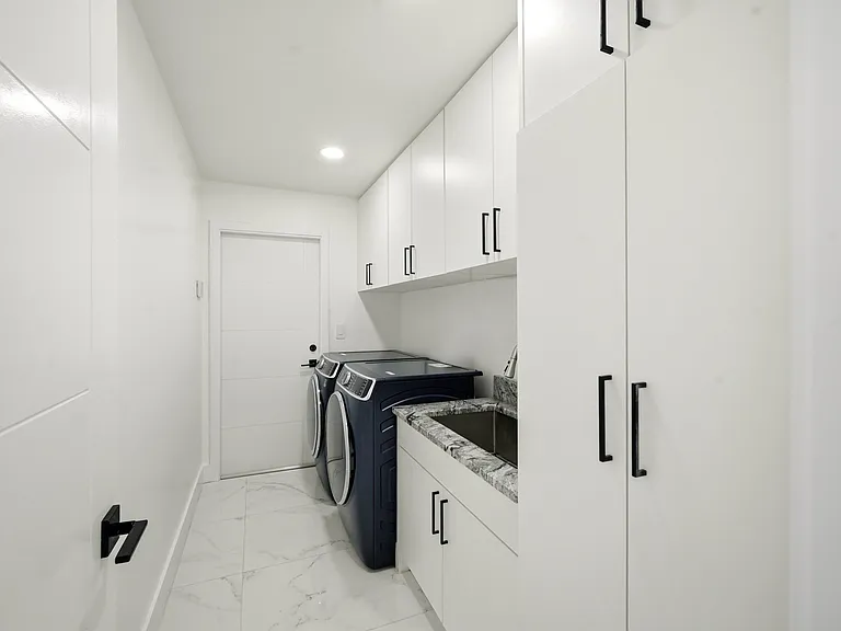 398 NW 22nd Ave — Photo 30