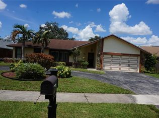 8441 SW 27th Pl, Davie, FL 33328
