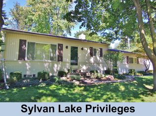 2100 Avondale St, Sylvan Lake, MI 48320