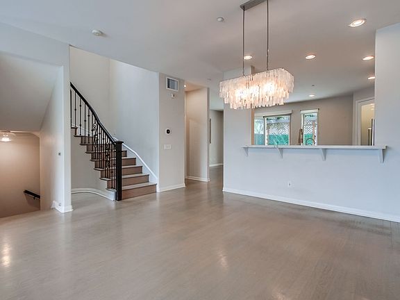 3rd image of 4028 Eagle St