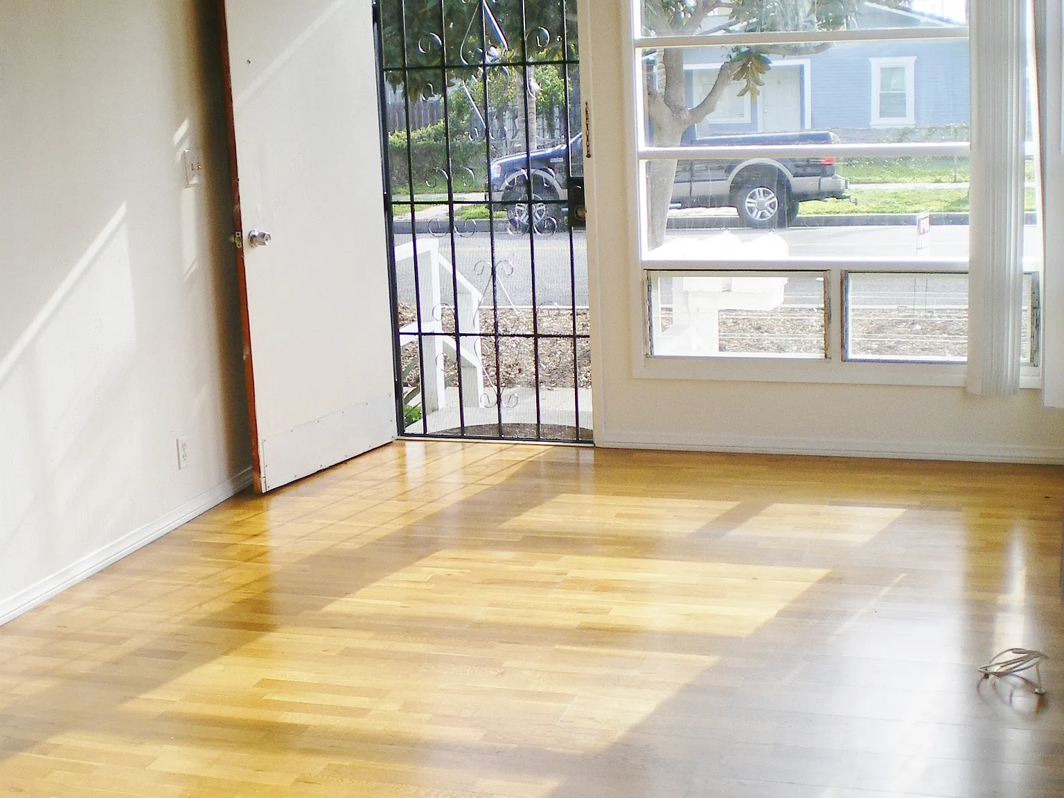 2 bed, 640 sqft, $2,500 — Photo 2