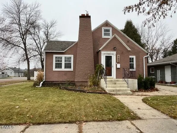 901 3rd Ave NW, Jamestown, ND 58401