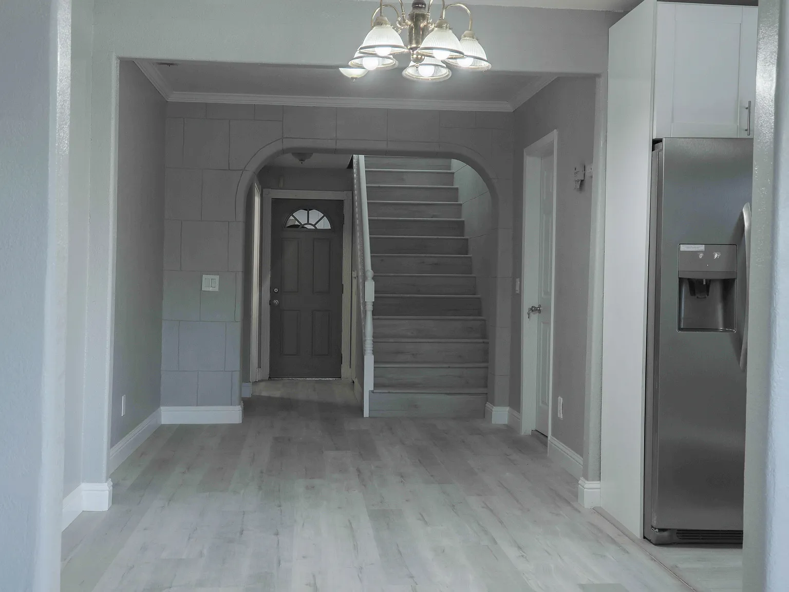6 bed, 2350 sqft, $1,000 — Photo 3