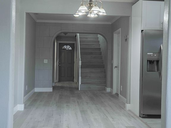 3rd image of 2202 Capitol Ave