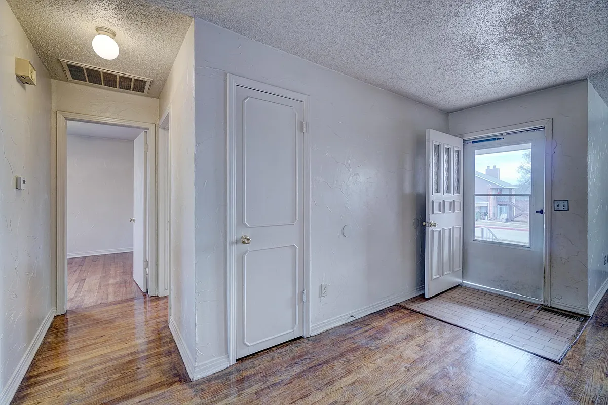 Building Photo - 531 N Blackwelder Ave #531