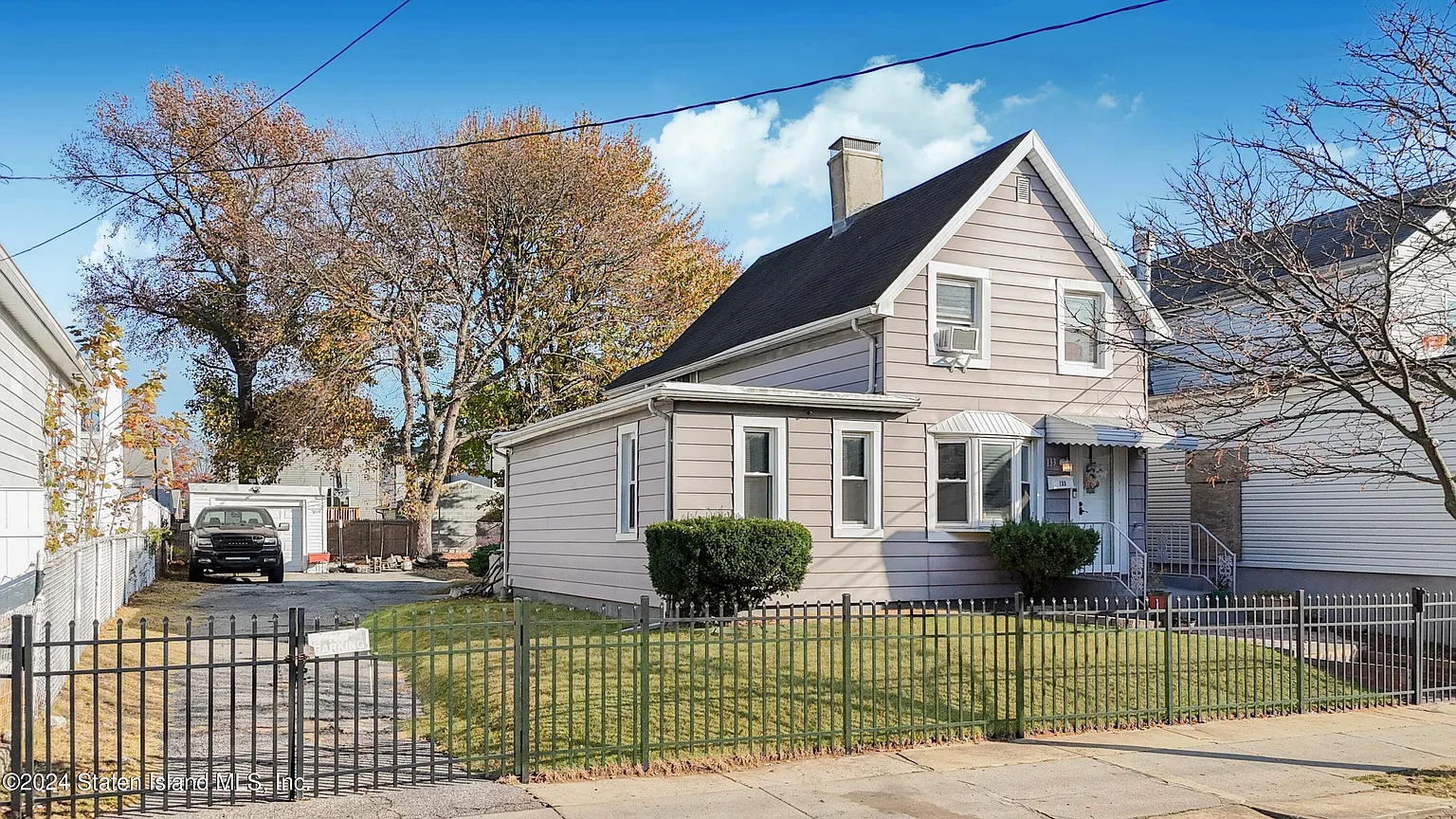 133 Van Pelt Ave photo 1