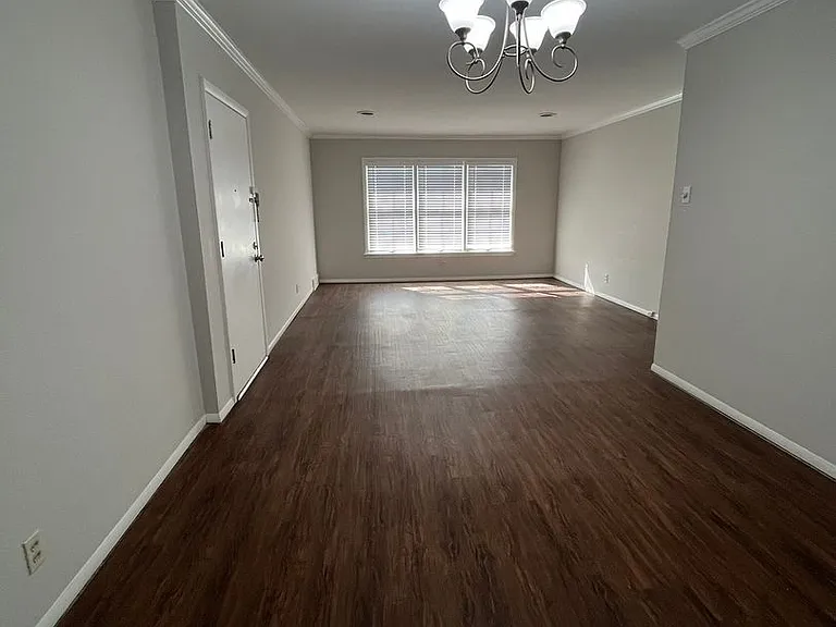 616 Broadmoor Dr — Photo 1