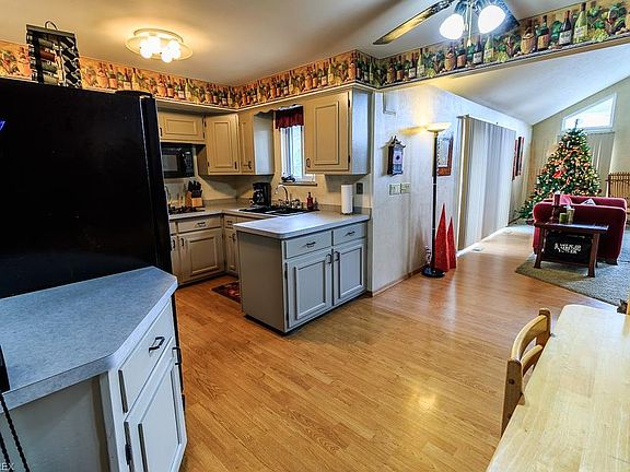 3rd image of 20367 Westwood Park Blvd