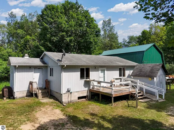 3850 N 25th Rd, Mesick, MI 49668