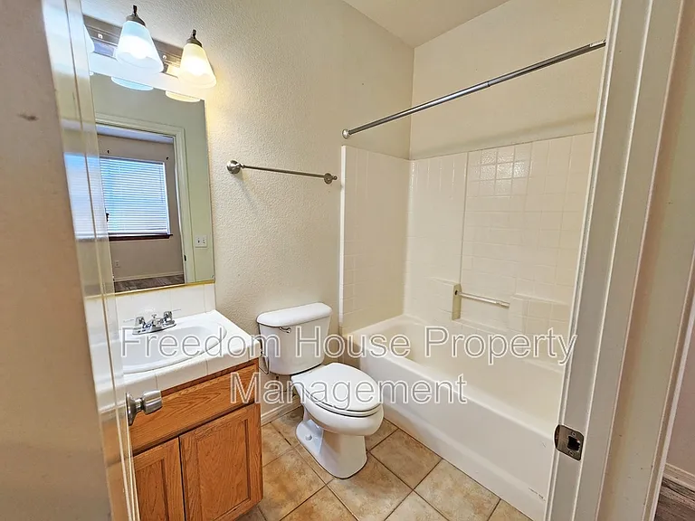 1041 Marne Ct #4 — Photo 34