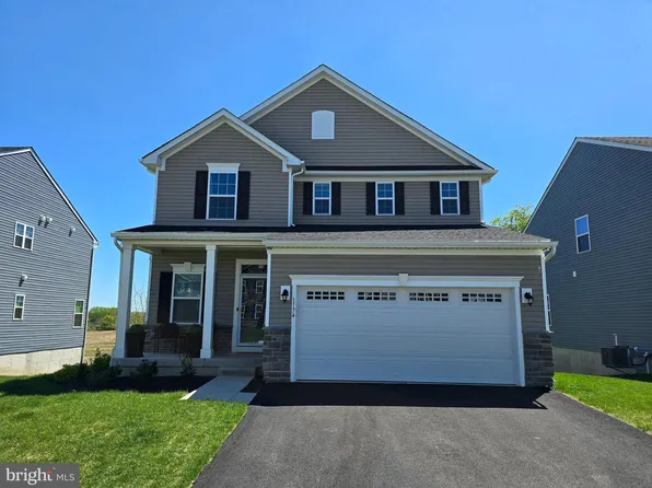 1174 Woodmont Ln, Catasauqua, PA 18032