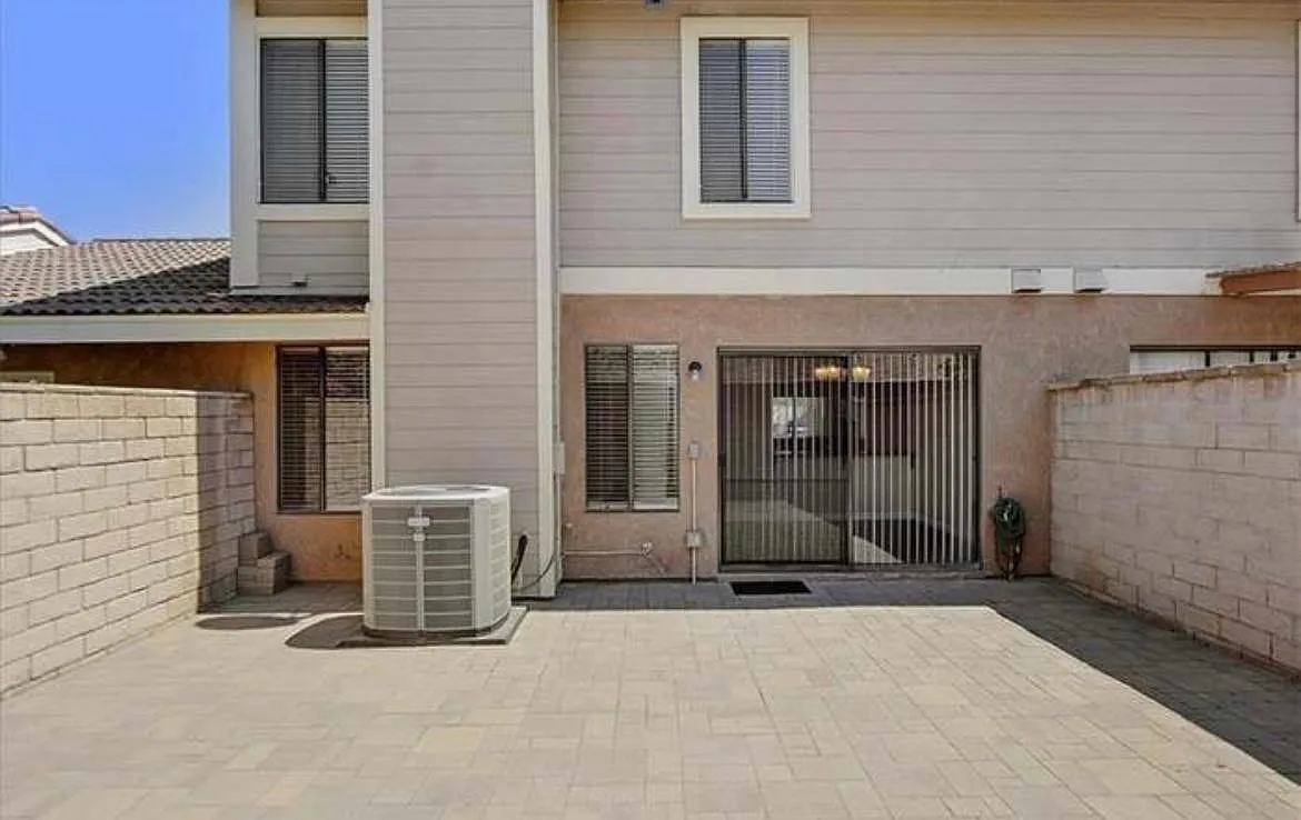 3 bed, 1601 sqft, $3,400 — Photo 3