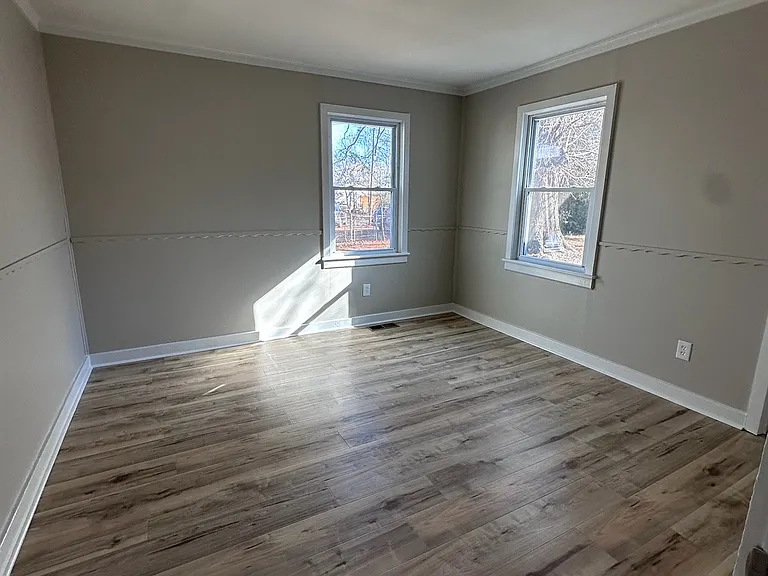 1080 Grace Ave — Photo 8
