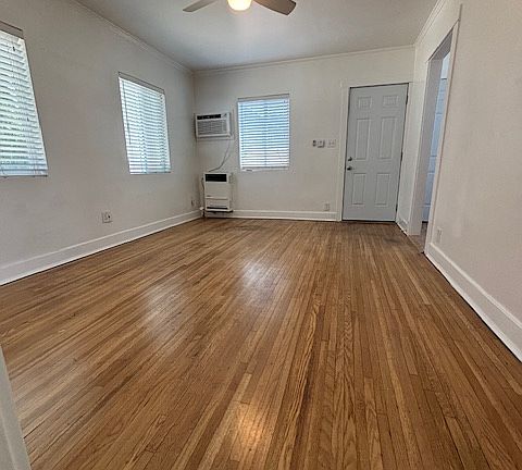 5th image of 2132 1/2 Laverna Ave