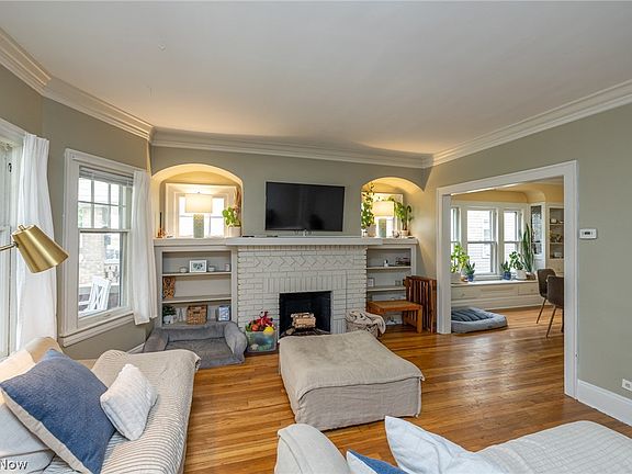 3rd image of 14708 Leonard Ave