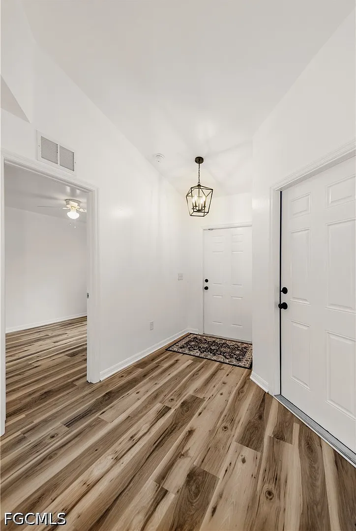 3 bed, 2.0 bath, 1209 sqft, $1,700 — Photo 3